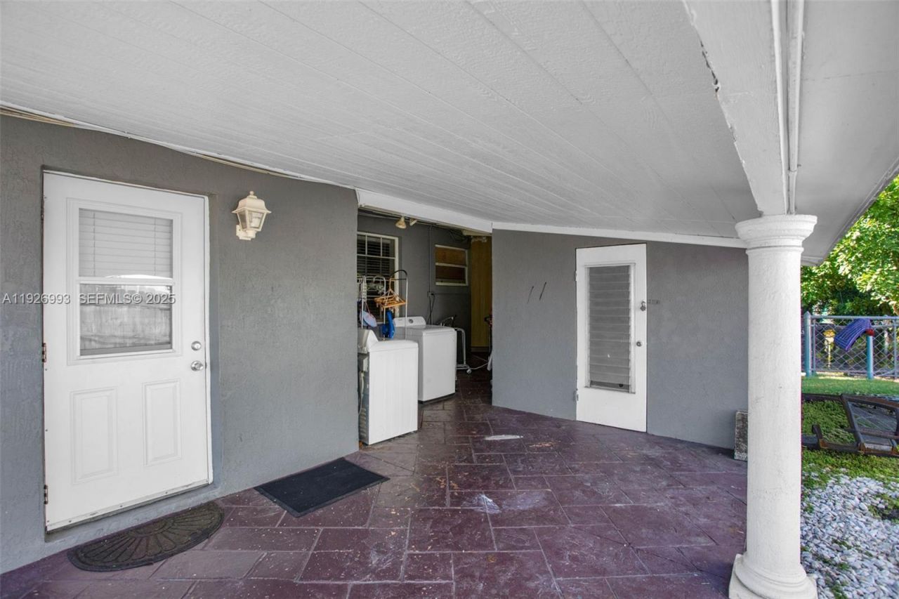 2410 Flamingo Dr, Miramar, FL 33023 Photo