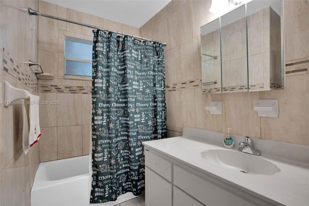 2410 Flamingo Dr, Miramar, FL 33023 Photo