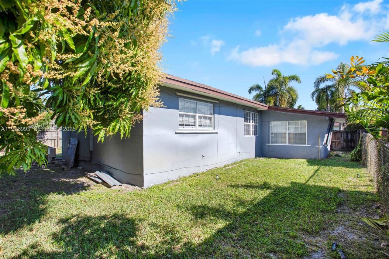 2410 Flamingo Dr, Miramar, FL 33023 Photo