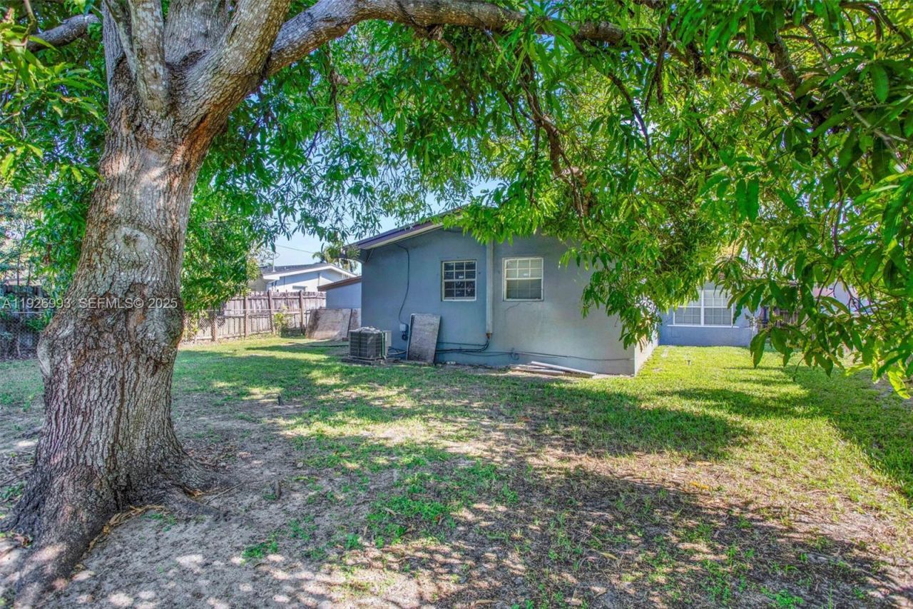 2410 Flamingo Dr, Miramar, FL 33023 Photo