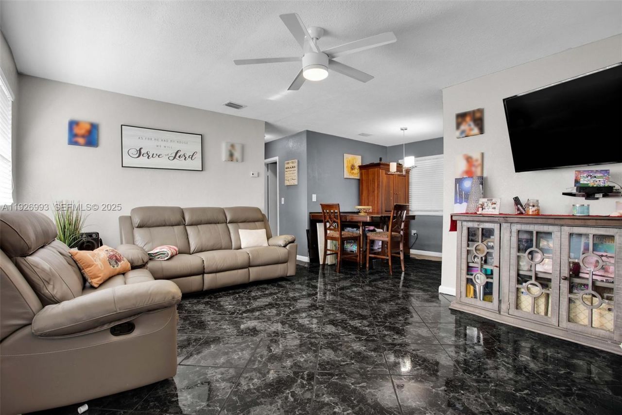 2410 Flamingo Dr, Miramar, FL 33023 Photo