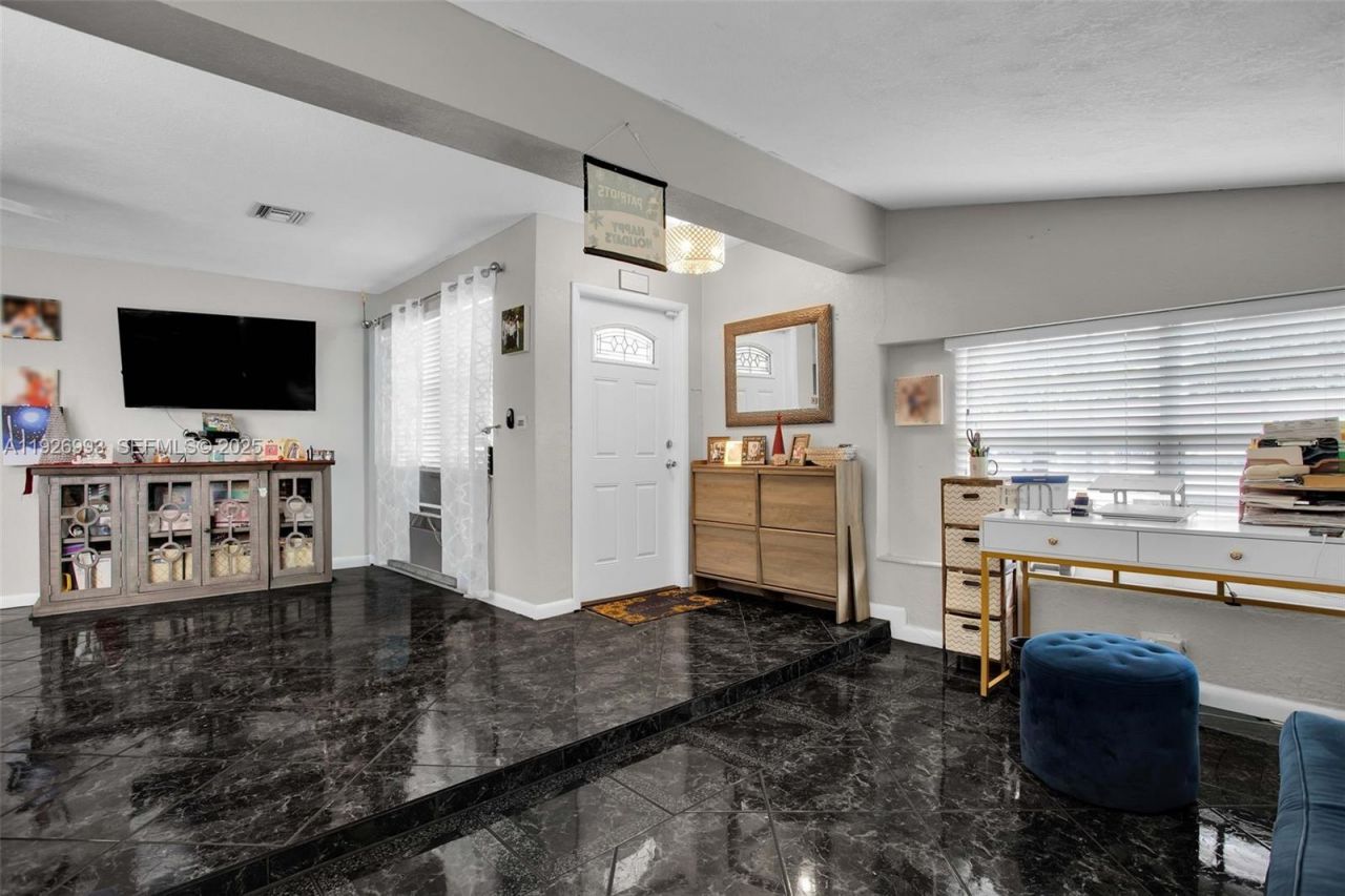 2410 Flamingo Dr, Miramar, FL 33023 Photo