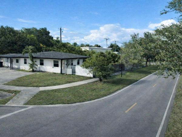 9201 SW 43rd Ter, Miami, FL 33165