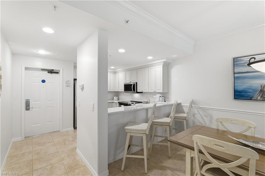 221 9th St S, Unit 123, Naples, FL 34102 Photo