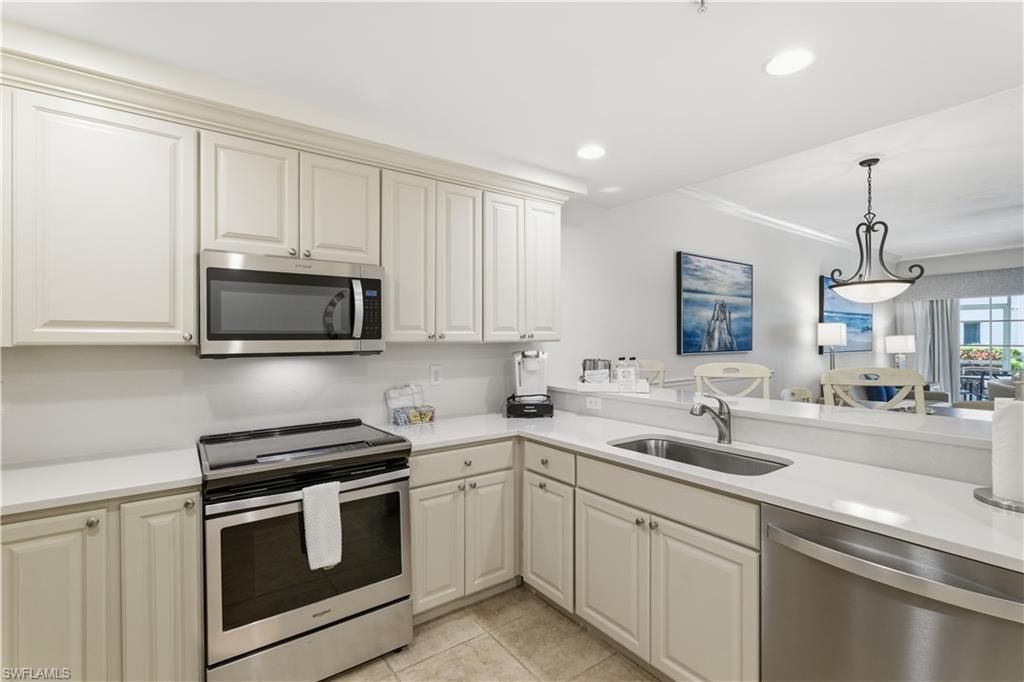 221 9th St S, Unit 123, Naples, FL 34102 Photo