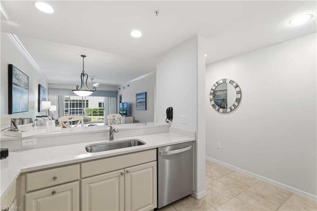 221 9th St S, Unit 123, Naples, FL 34102 Photo