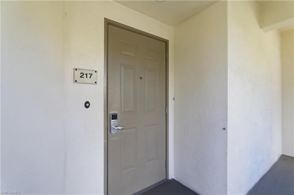 221 9th St S, Unit 217, Naples, FL 34102 Photo