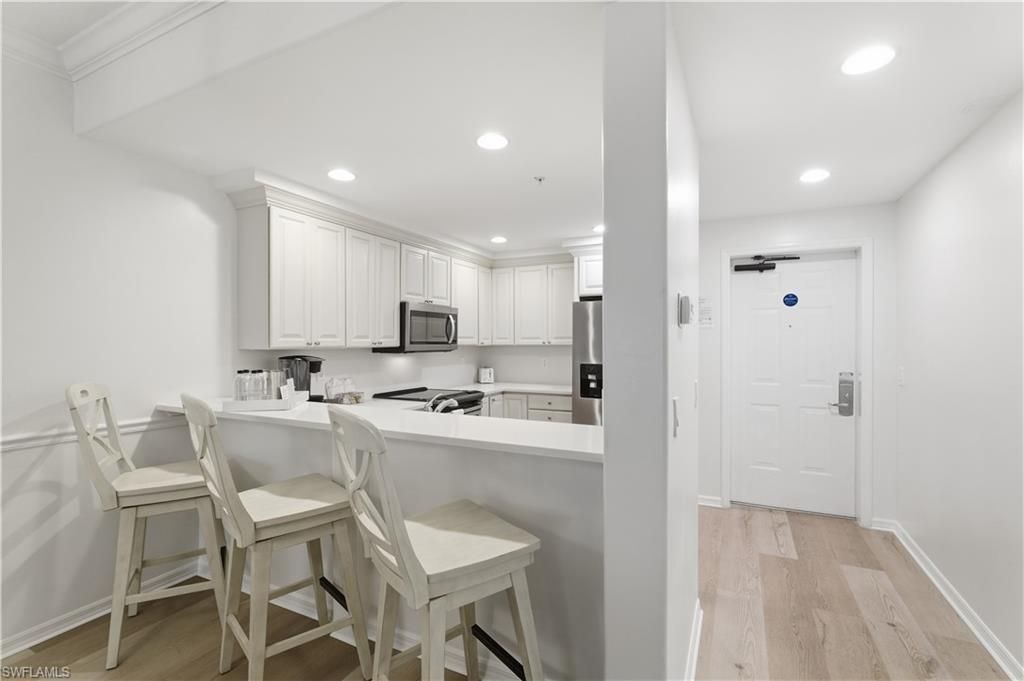 221 9th St S, Unit 217, Naples, FL 34102 Photo