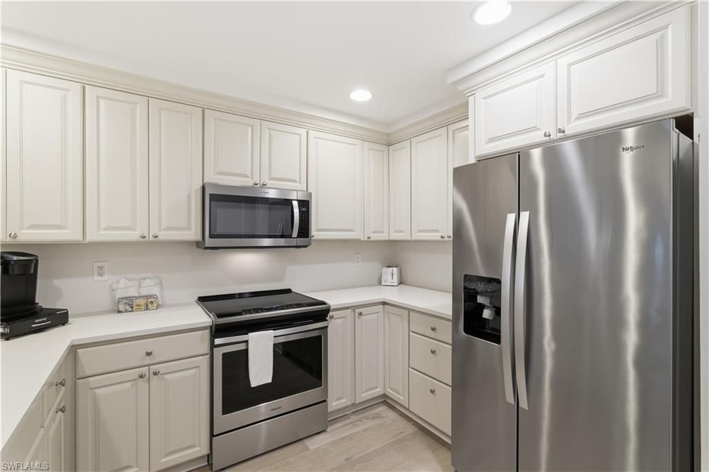 221 9th St S, Unit 217, Naples, FL 34102 Photo