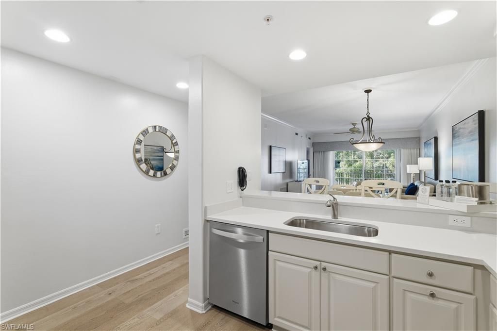 221 9th St S, Unit 217, Naples, FL 34102 Photo