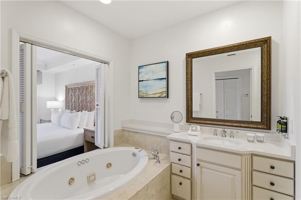 221 9th St S, Unit 403, Naples, FL 34102 Photo