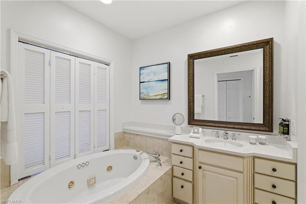 221 9th St S, Unit 403, Naples, FL 34102 Photo