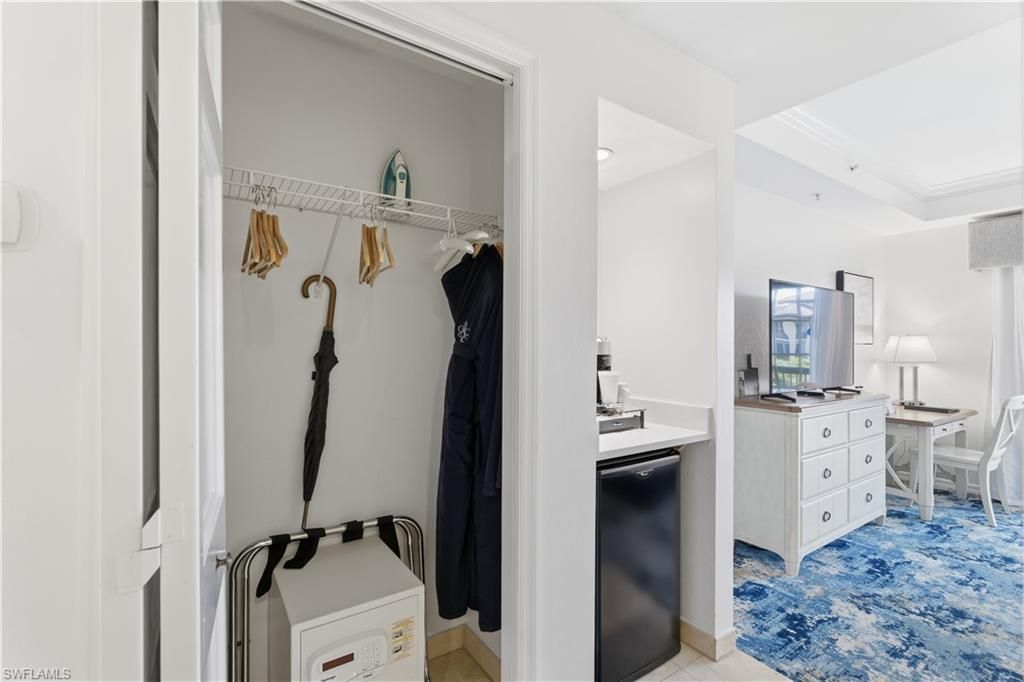 221 9th St S, Unit 403, Naples, FL 34102 Photo