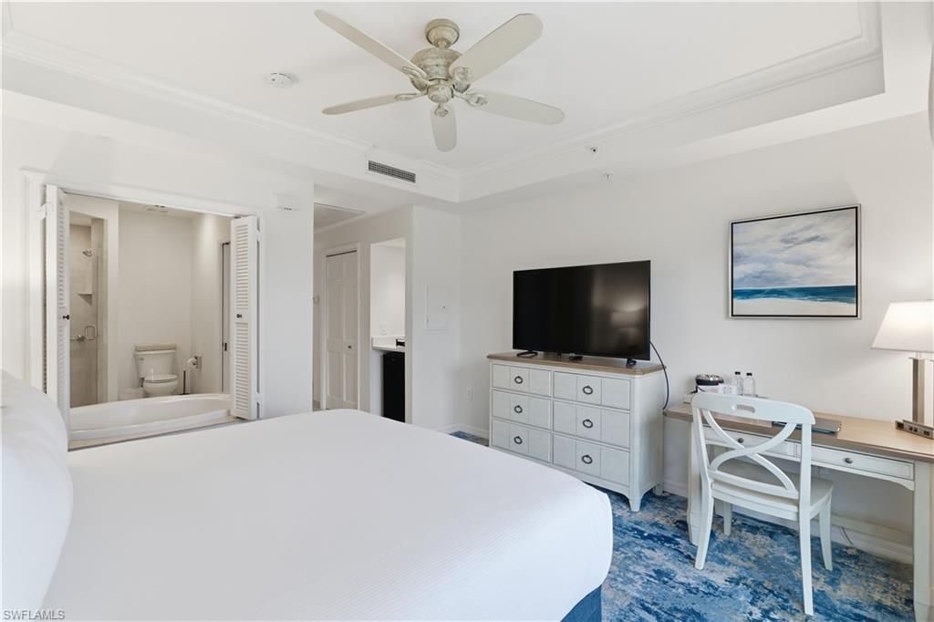 221 9th St S, Unit 403, Naples, FL 34102 Photo