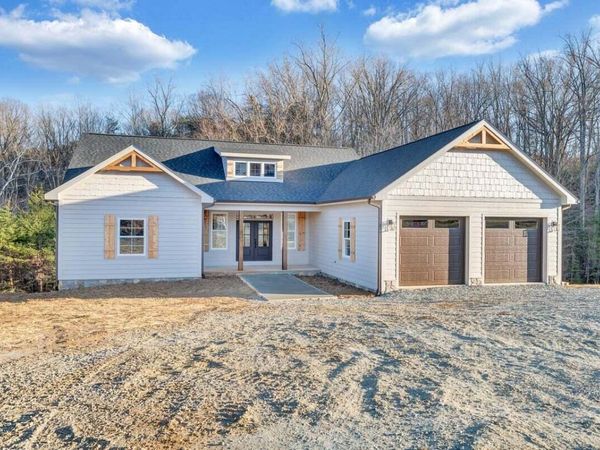220 Emerald Bay DR, Moneta, VA 24121