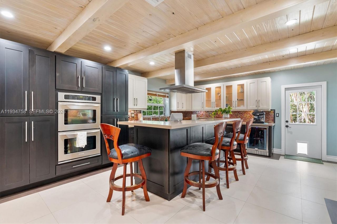 390 NE 103rd St, Miami Shores, FL 33138 Photo