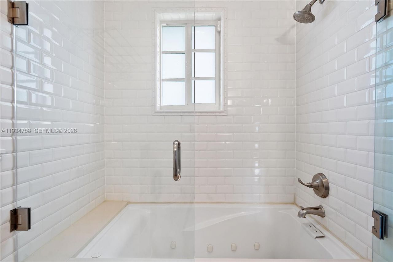 390 NE 103rd St, Miami Shores, FL 33138 Photo