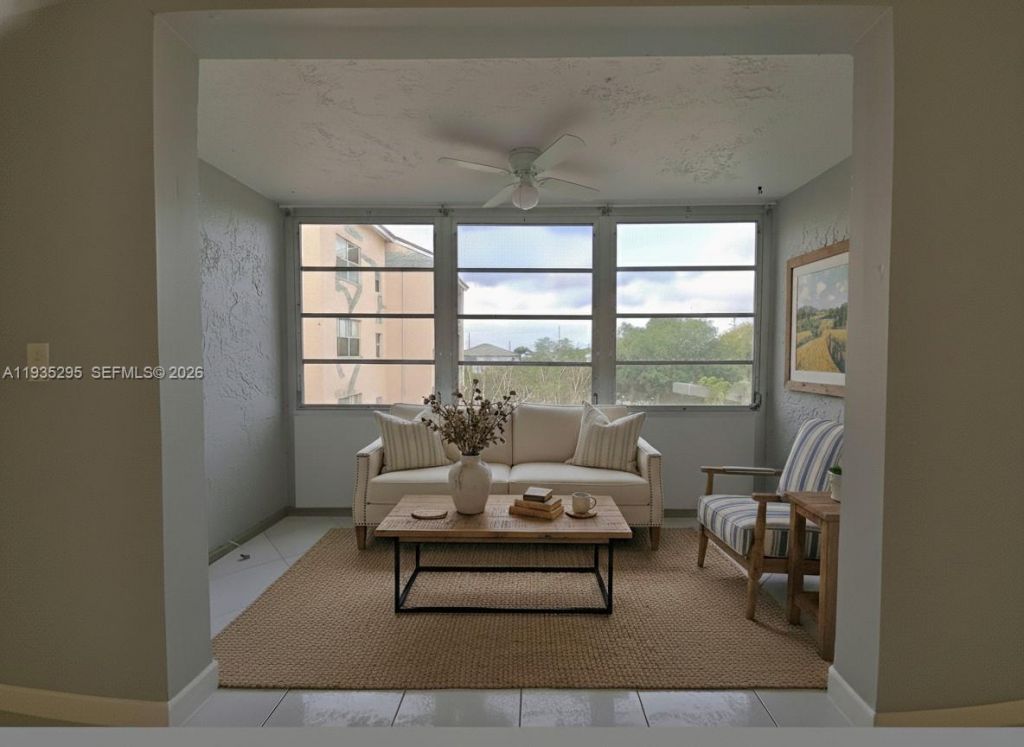 2840 Somerset Dr, Unit 318M, Lauderdale Lakes, FL 33311 Photo