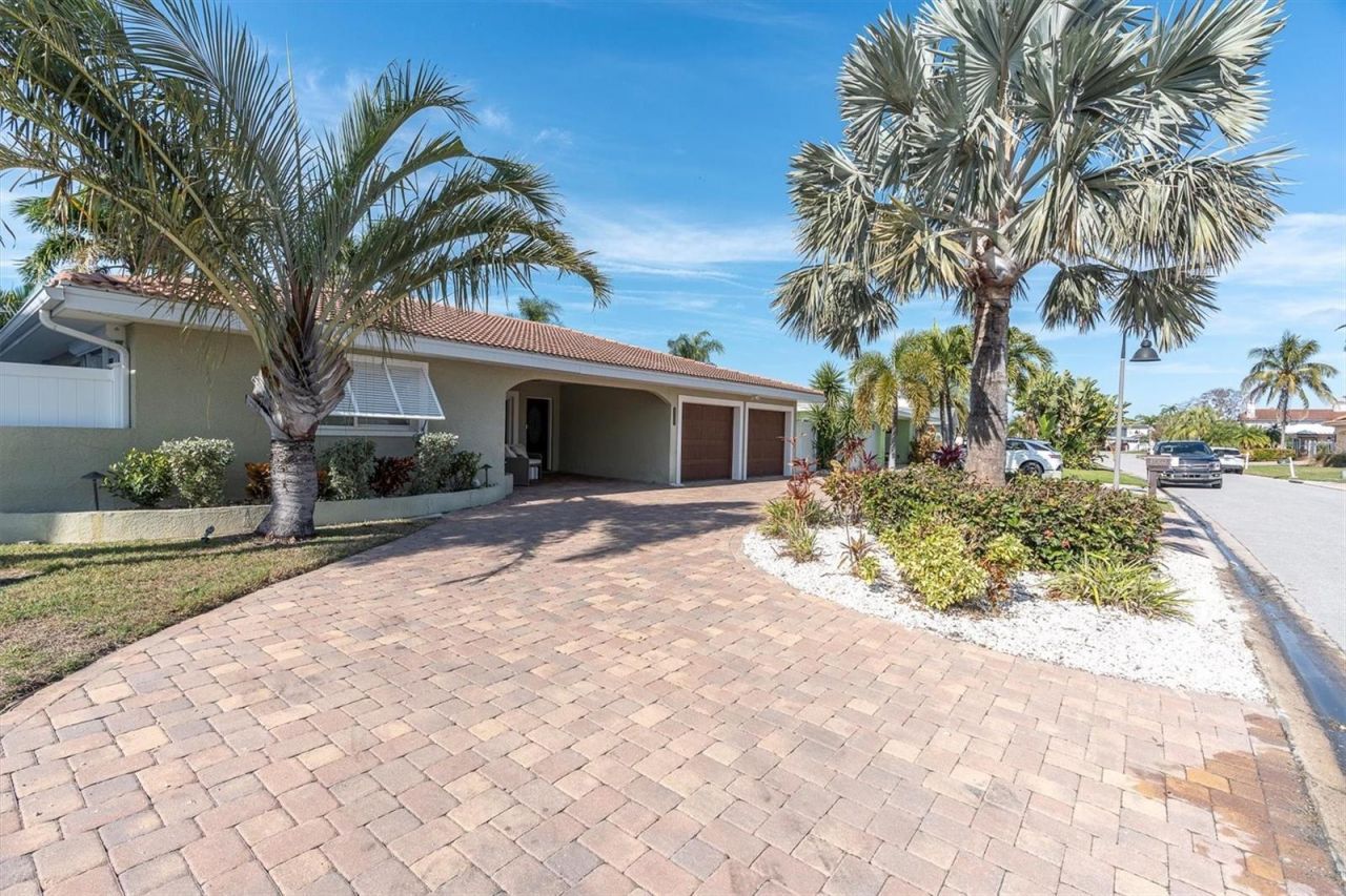 17352 Kennedy Drive, North Redington Beach, FL 33708 Photo