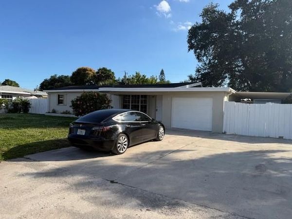 7040 SW 16th St, Pembroke Park, FL 33023