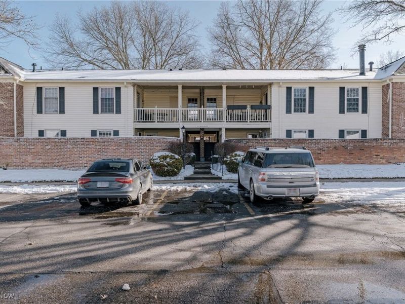 25 Berkshire Court, Unit 3A, Akron, OH 44313 Photo 3