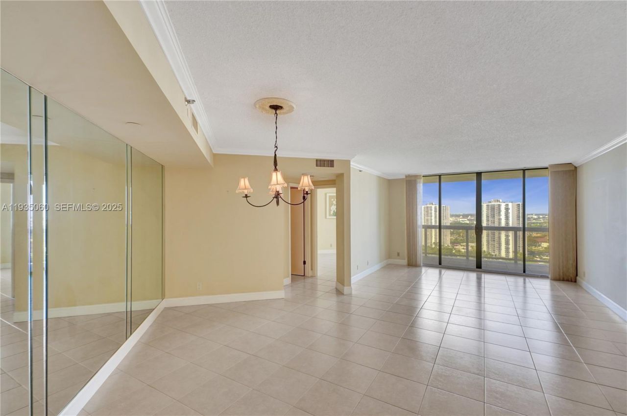 20185 E Country Club Dr, Unit 2209, Aventura, FL 33180 Photo
