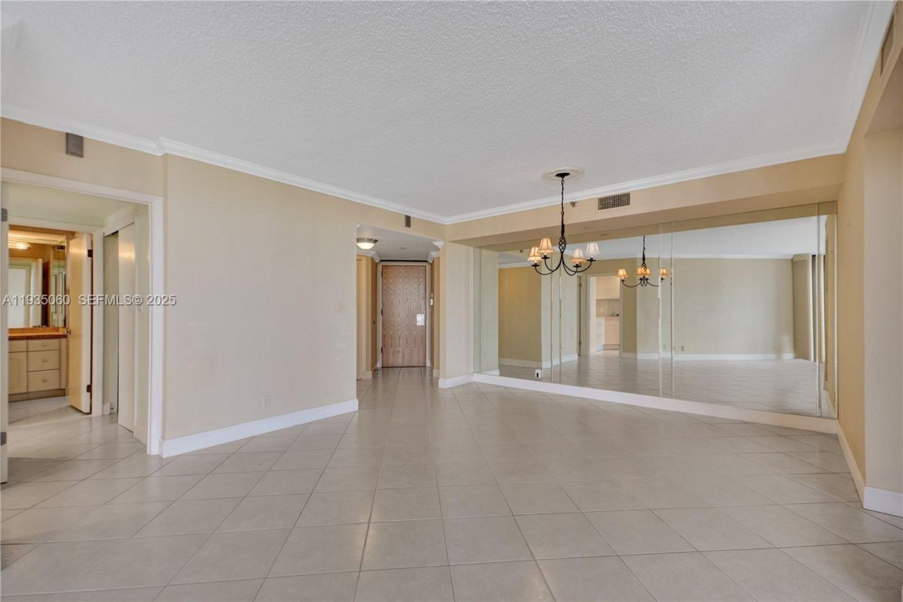20185 E Country Club Dr, Unit 2209, Aventura, FL 33180 Photo