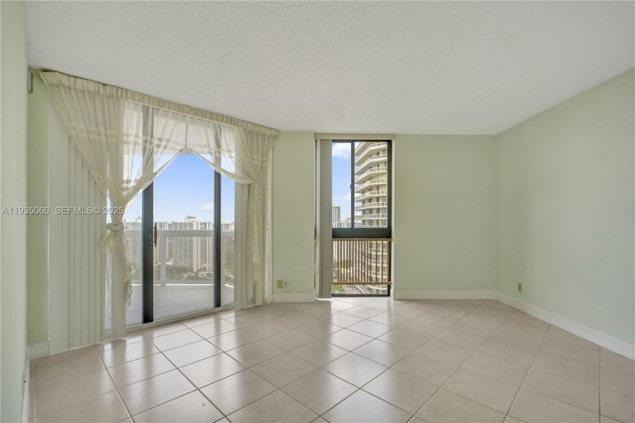 20185 E Country Club Dr, Unit 2209, Aventura, FL 33180 Photo