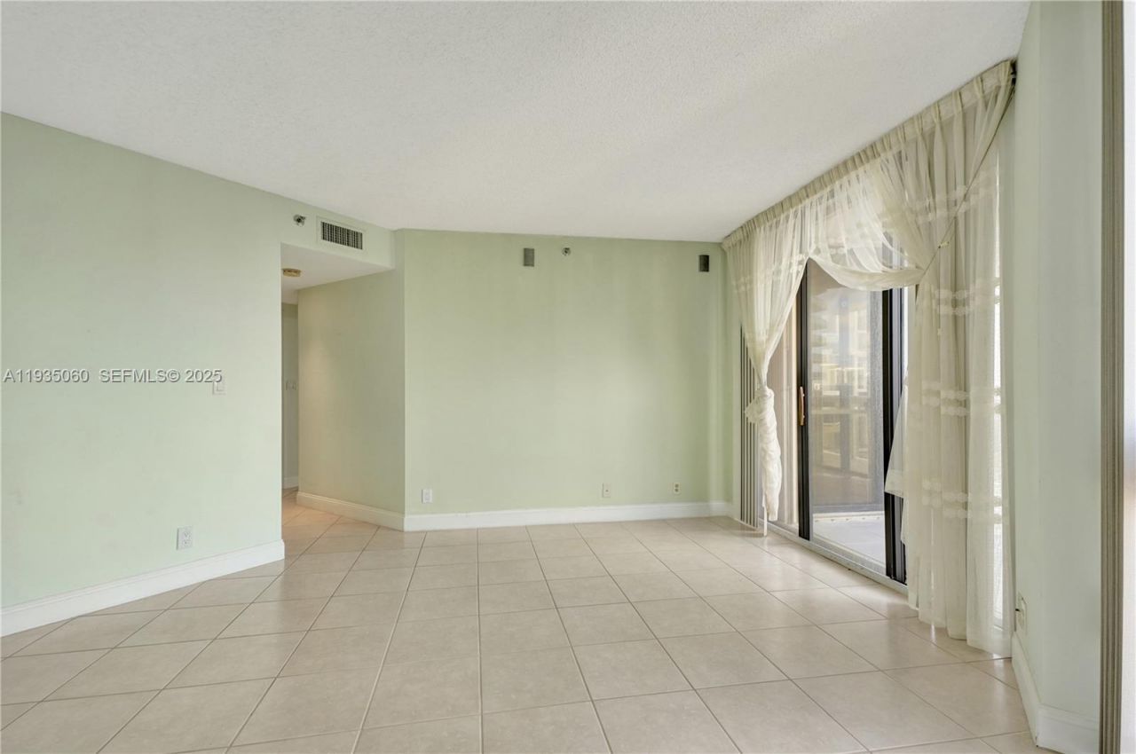 20185 E Country Club Dr, Unit 2209, Aventura, FL 33180 Photo