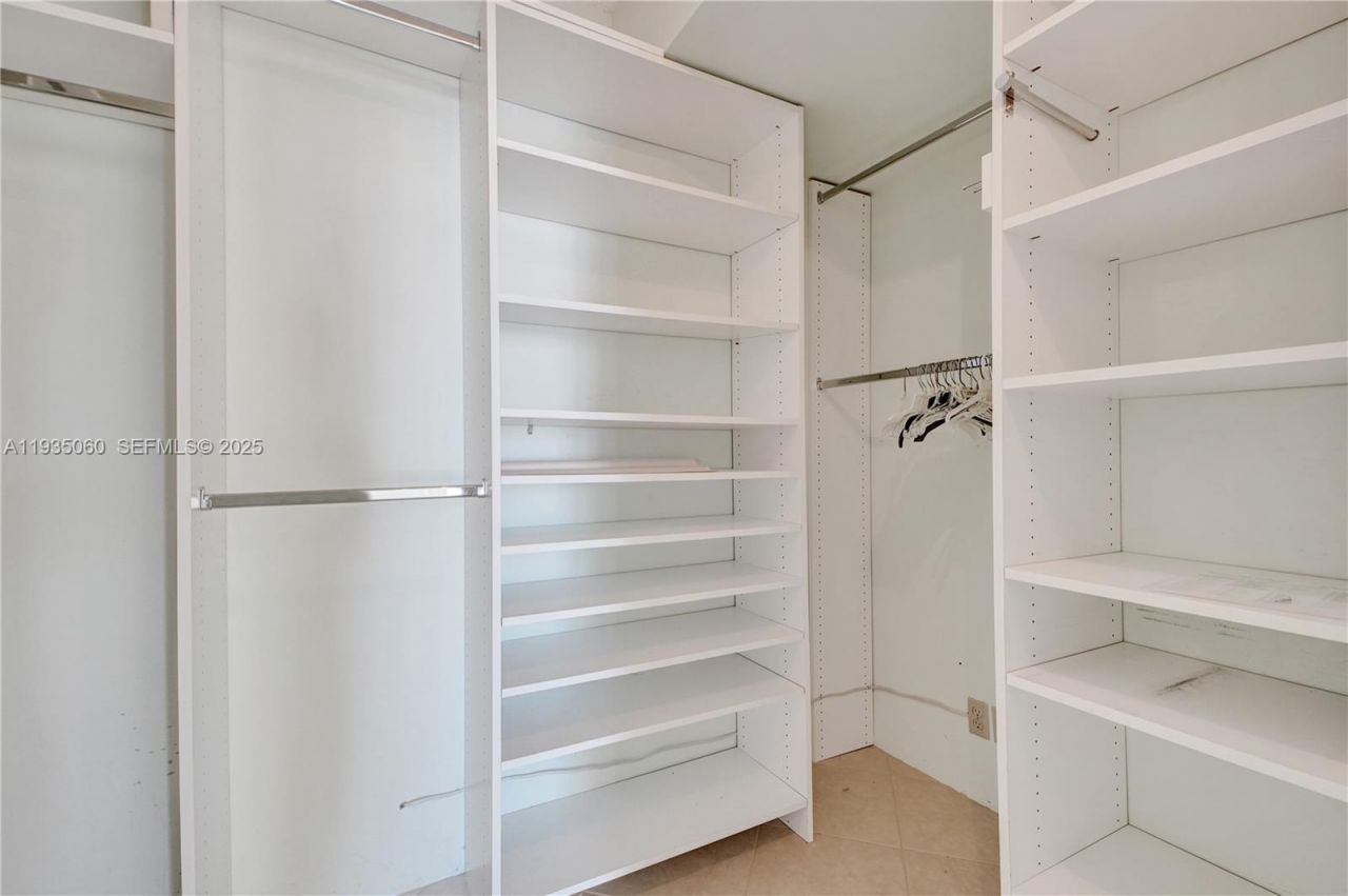 20185 E Country Club Dr, Unit 2209, Aventura, FL 33180 Photo