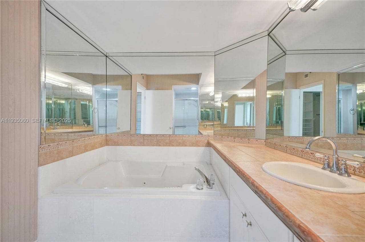 20185 E Country Club Dr, Unit 2209, Aventura, FL 33180 Photo