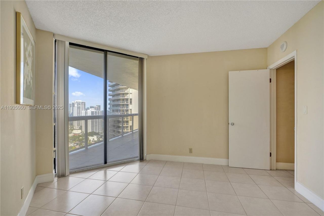 20185 E Country Club Dr, Unit 2209, Aventura, FL 33180 Photo