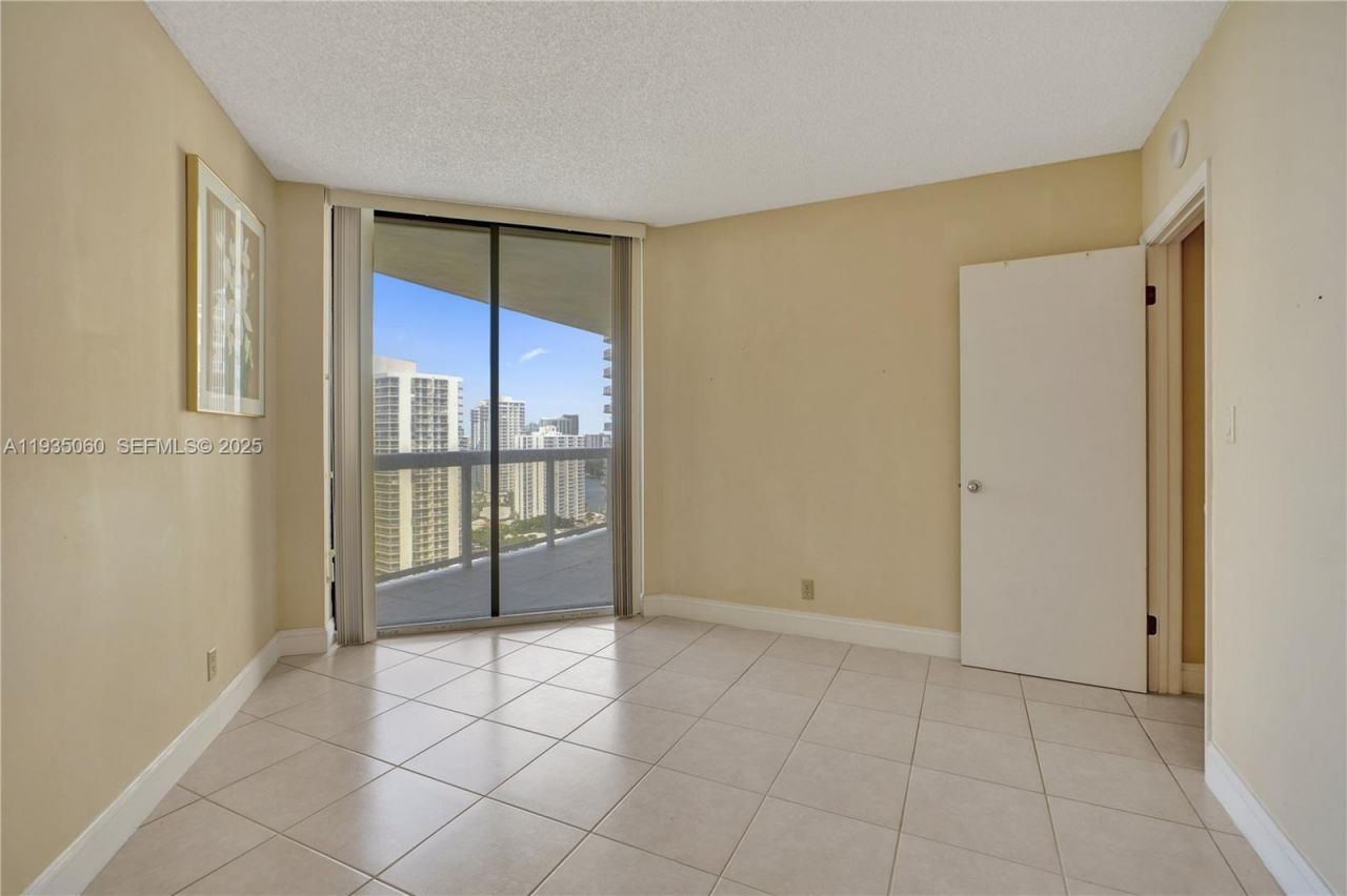 20185 E Country Club Dr, Unit 2209, Aventura, FL 33180 Photo