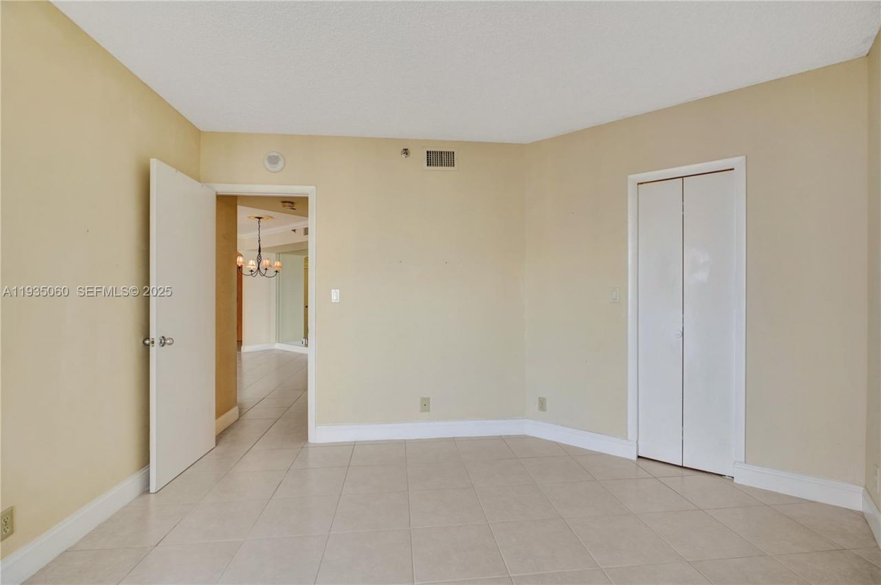 20185 E Country Club Dr, Unit 2209, Aventura, FL 33180 Photo
