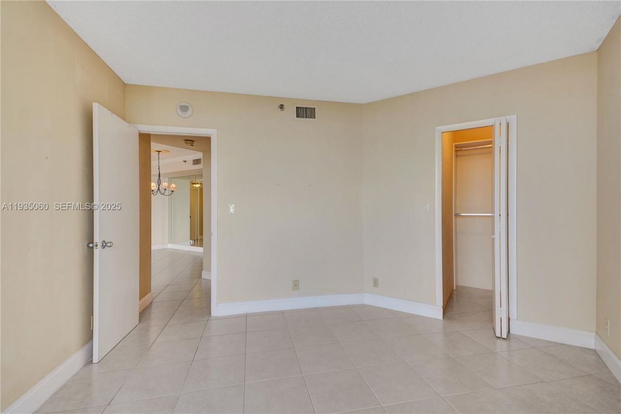 20185 E Country Club Dr, Unit 2209, Aventura, FL 33180 Photo