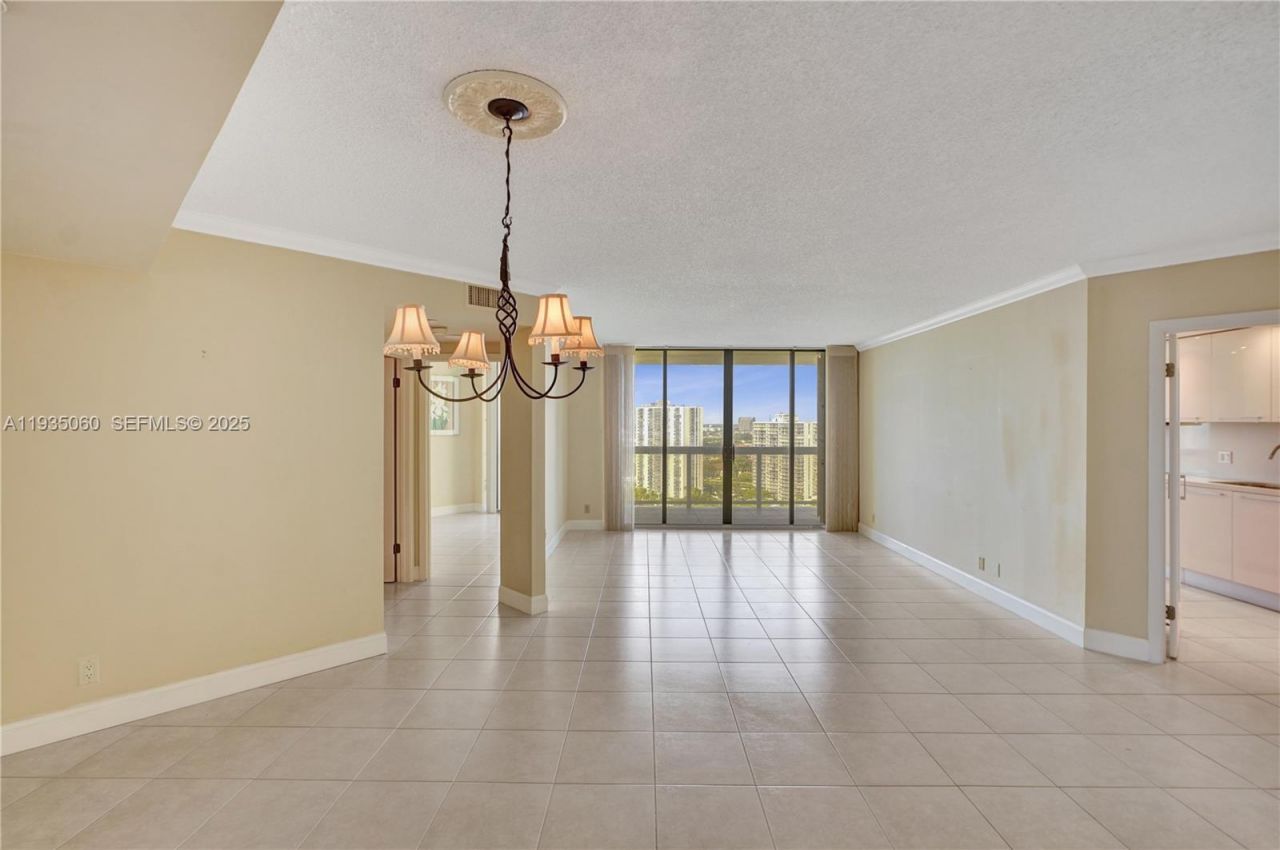 20185 E Country Club Dr, Unit 2209, Aventura, FL 33180 Photo