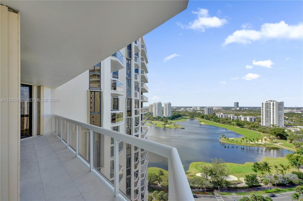 20185 E Country Club Dr, Unit 2209, Aventura, FL 33180 Photo