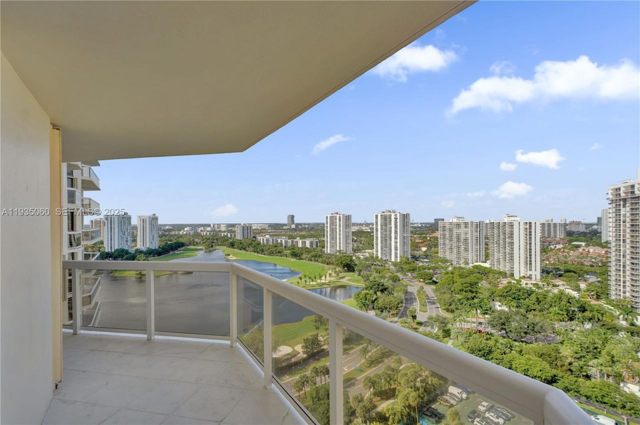 20185 E Country Club Dr, Unit 2209, Aventura, FL 33180 Photo