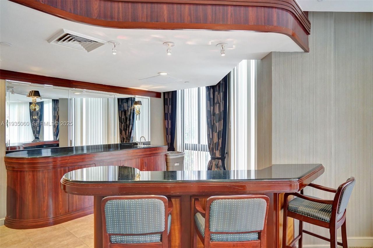 20185 E Country Club Dr, Unit 2209, Aventura, FL 33180 Photo