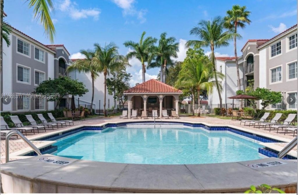 6851 SW 44th St, Unit 308, Miami, FL 33155 Photo