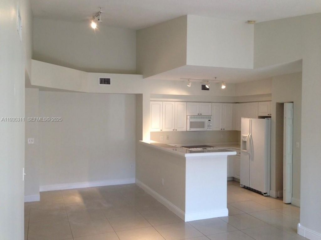 6851 SW 44th St, Unit 308, Miami, FL 33155 Photo