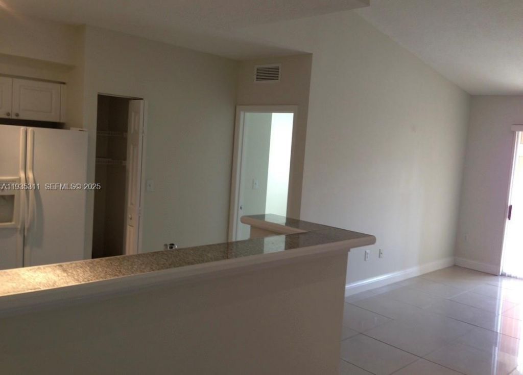 6851 SW 44th St, Unit 308, Miami, FL 33155 Photo