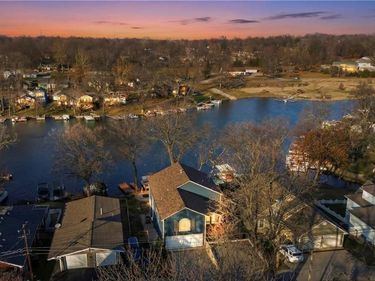 83 Beach Drive, Lake Tapawingo, MO 64015