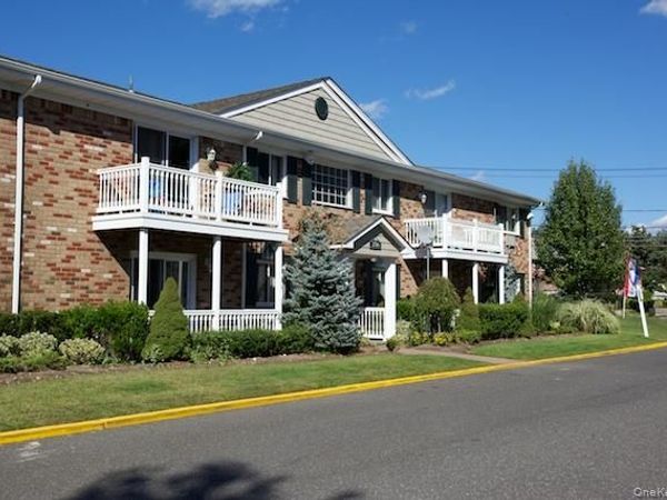 196 Lakeland Avenue, Unit E1, Sayville, NY 11782