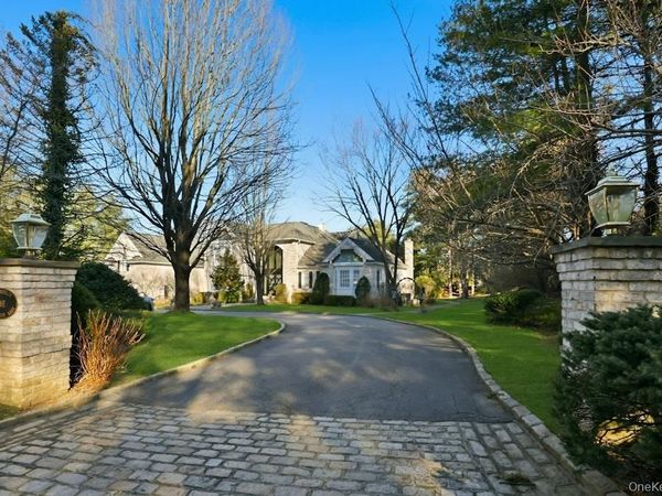 1 Beech Tree Lane, Brookville, NY 11545