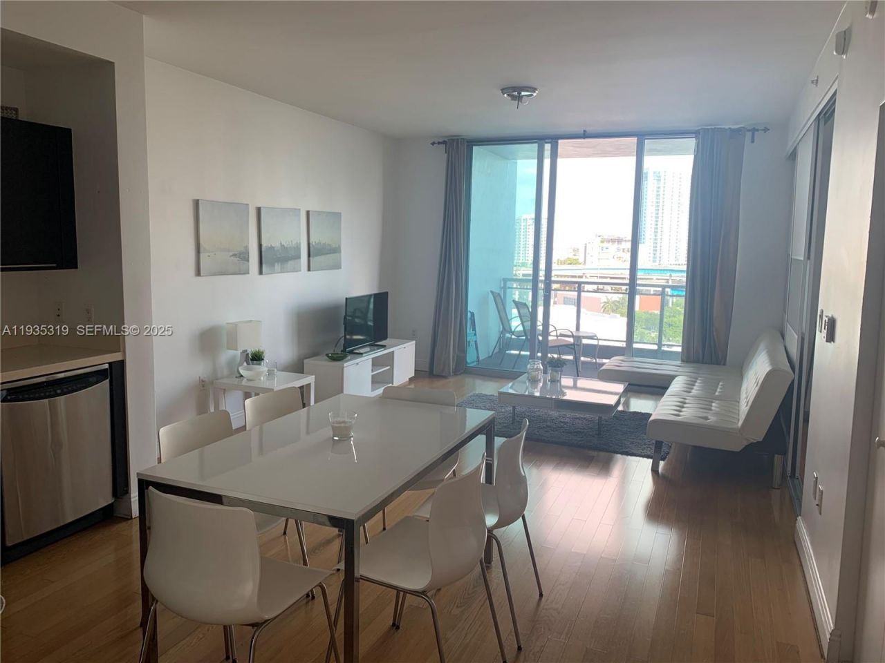 90 SW 3rd St, Unit 1211, Miami, FL 33130 Photo