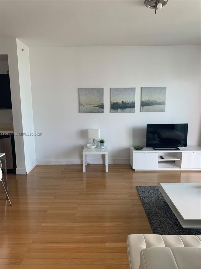 90 SW 3rd St, Unit 1211, Miami, FL 33130 Photo