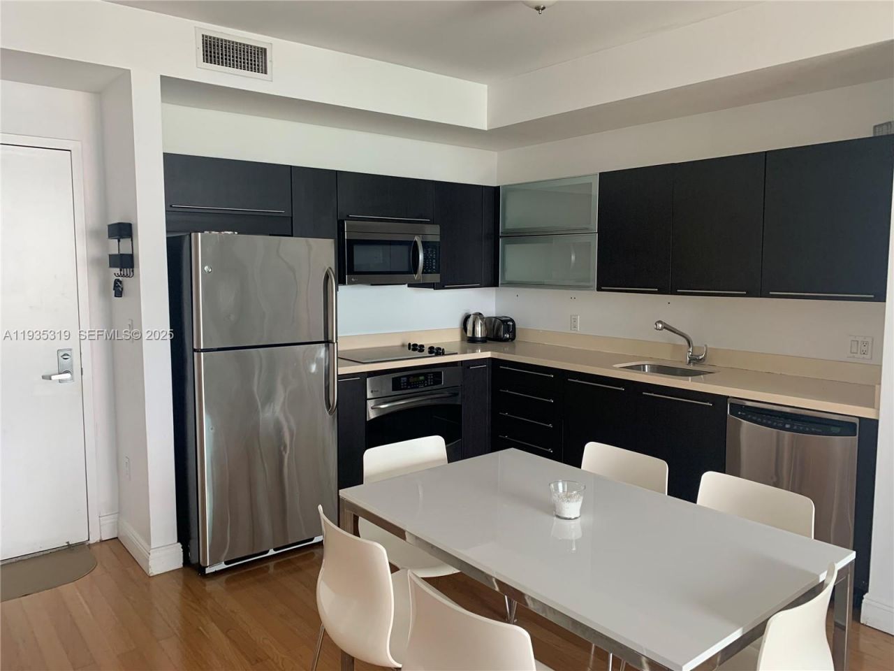 90 SW 3rd St, Unit 1211, Miami, FL 33130 Photo