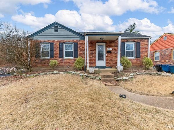 7044 Holly Hills Avenue, St Louis, MO 63123