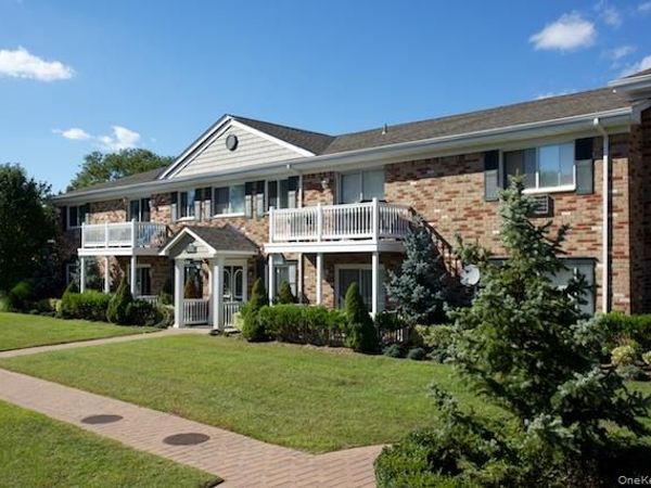 218 Lakeland Avenue, Unit K8, Sayville, NY 11782